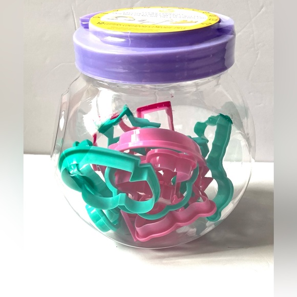 ⭐️ NEW Wilton 12pc Cookie Cutter Set (Princess Themed) - Picture 6 of 8